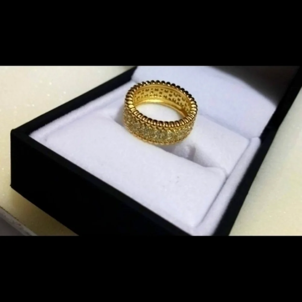 Jeulia Bead Round Cut Sterling Silver Women’s Band